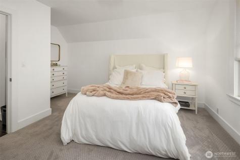 2009 E John Street Seattle WA 98112
