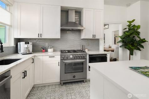 2009 E John Street Seattle WA 98112