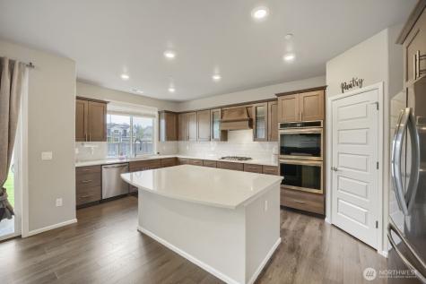 17326 129th Avenue E Puyallup WA 98374