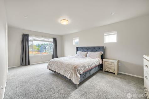 17326 129th Avenue E Puyallup WA 98374