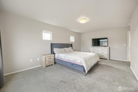17326 129th Avenue E Puyallup WA 98374