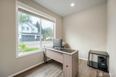 17326 129th Avenue E Puyallup WA 98374