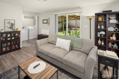 1067 Anacortes Avenue NE Renton WA 98059