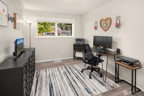1067 Anacortes Avenue NE Renton WA 98059