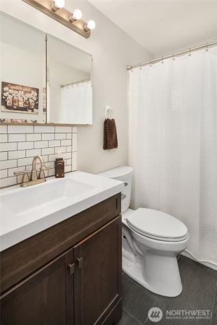 1067 Anacortes Avenue NE Renton WA 98059