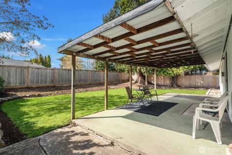 1067 Anacortes Avenue NE Renton WA 98059