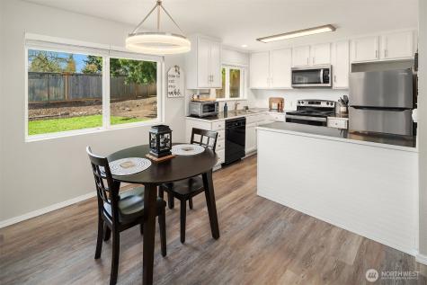 1067 Anacortes Avenue NE Renton WA 98059