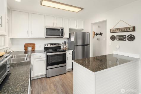 1067 Anacortes Avenue NE Renton WA 98059
