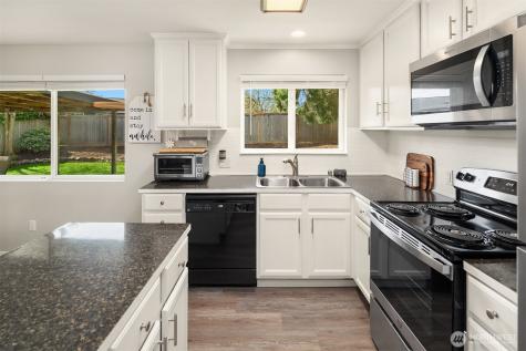 1067 Anacortes Avenue NE Renton WA 98059