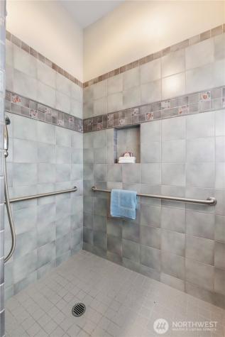 8204 East Side Drive NE Tacoma WA 98422