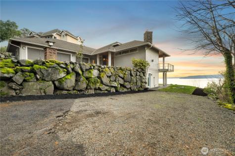 8204 East Side Drive NE Tacoma WA 98422