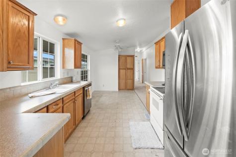 10526 60th Street Ct E Puyallup WA 98372