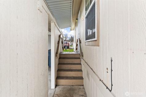 10526 60th Street Ct E Puyallup WA 98372