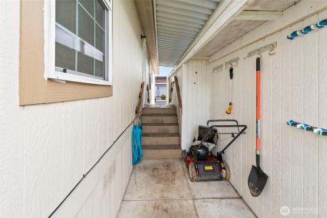 10526 60th Street Ct E Puyallup WA 98372