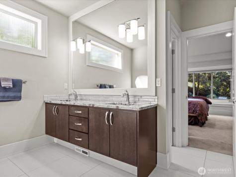 1727 Nile Avenue NE Renton WA 98059