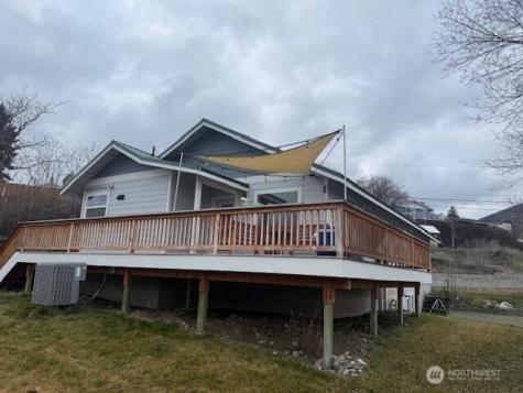1822 Juniper Oroville WA 98844