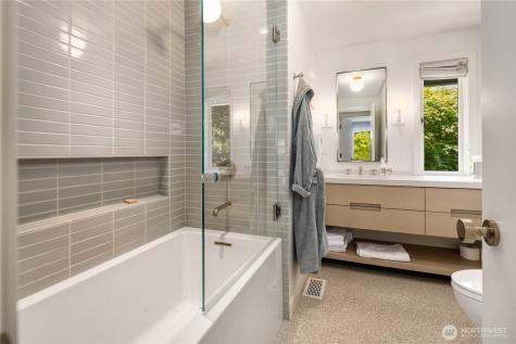 1514 Shenandoah Drive E Seattle WA 98112