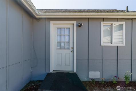1702 Bay Avenue Ocean Park WA 98640
