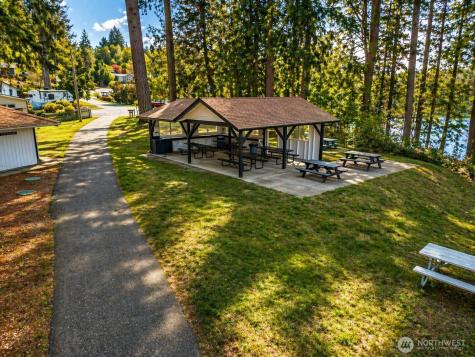 51 SE Foxglove Avenue Shelton WA 98584