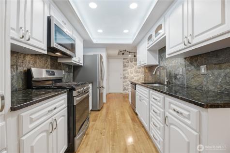 7631 Zircon Drive SW Lakewood WA 98498