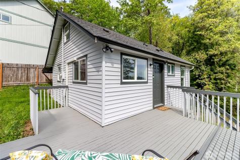 1408 Price Road Bremerton WA 98312