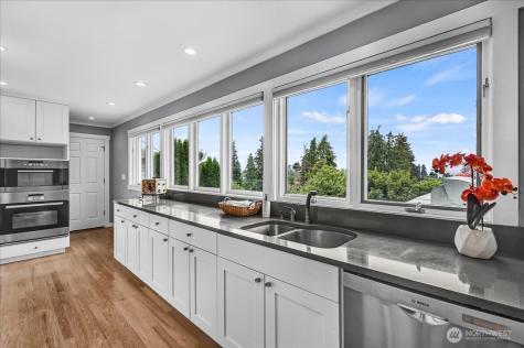 5939 36th Avenue SW Seattle WA 98126