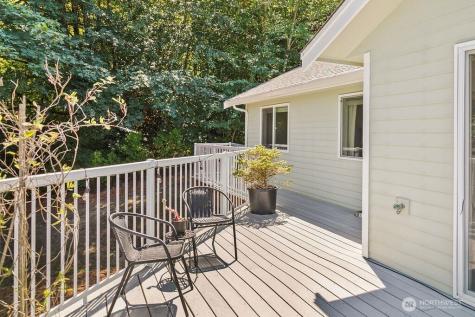 1069 NW Luoto Court Poulsbo WA 98370