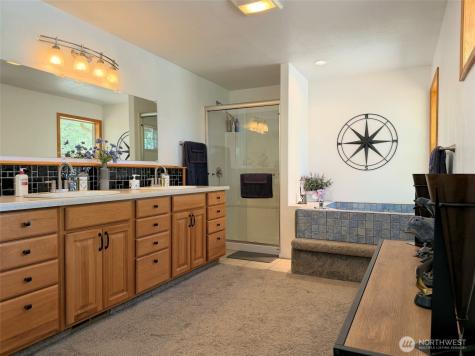32765 Rays Place N Davenport WA 99122