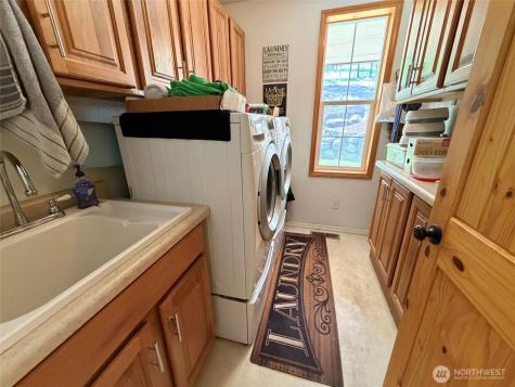 32765 Rays Place N Davenport WA 99122