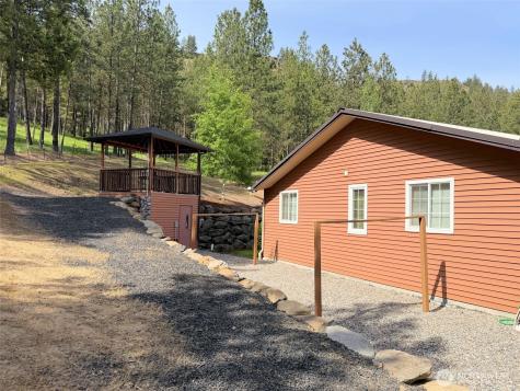 32765 Rays Place N Davenport WA 99122