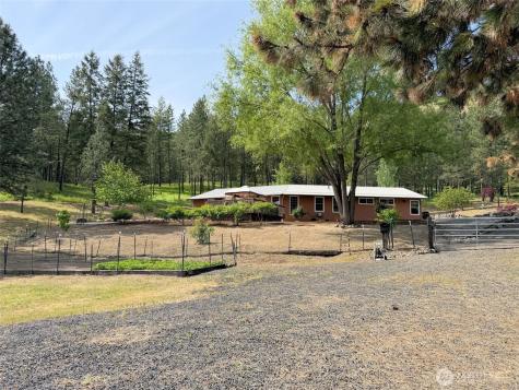 32765 Rays Place N Davenport WA 99122