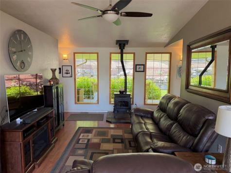 32765 Rays Place N Davenport WA 99122