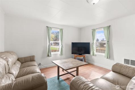 313 Rosewood Street Kelso WA 98626