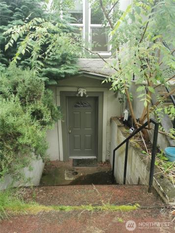 7822 NE Lake City Way NE Seattle WA 98115