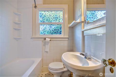 7822 NE Lake City Way NE Seattle WA 98115