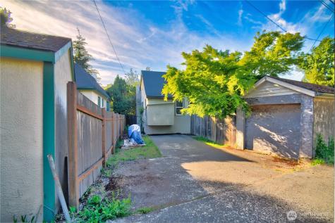 7822 NE Lake City Way NE Seattle WA 98115