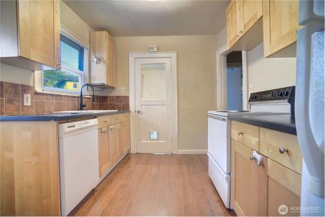 7822 NE Lake City Way NE Seattle WA 98115