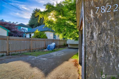 7822 NE Lake City Way NE Seattle WA 98115