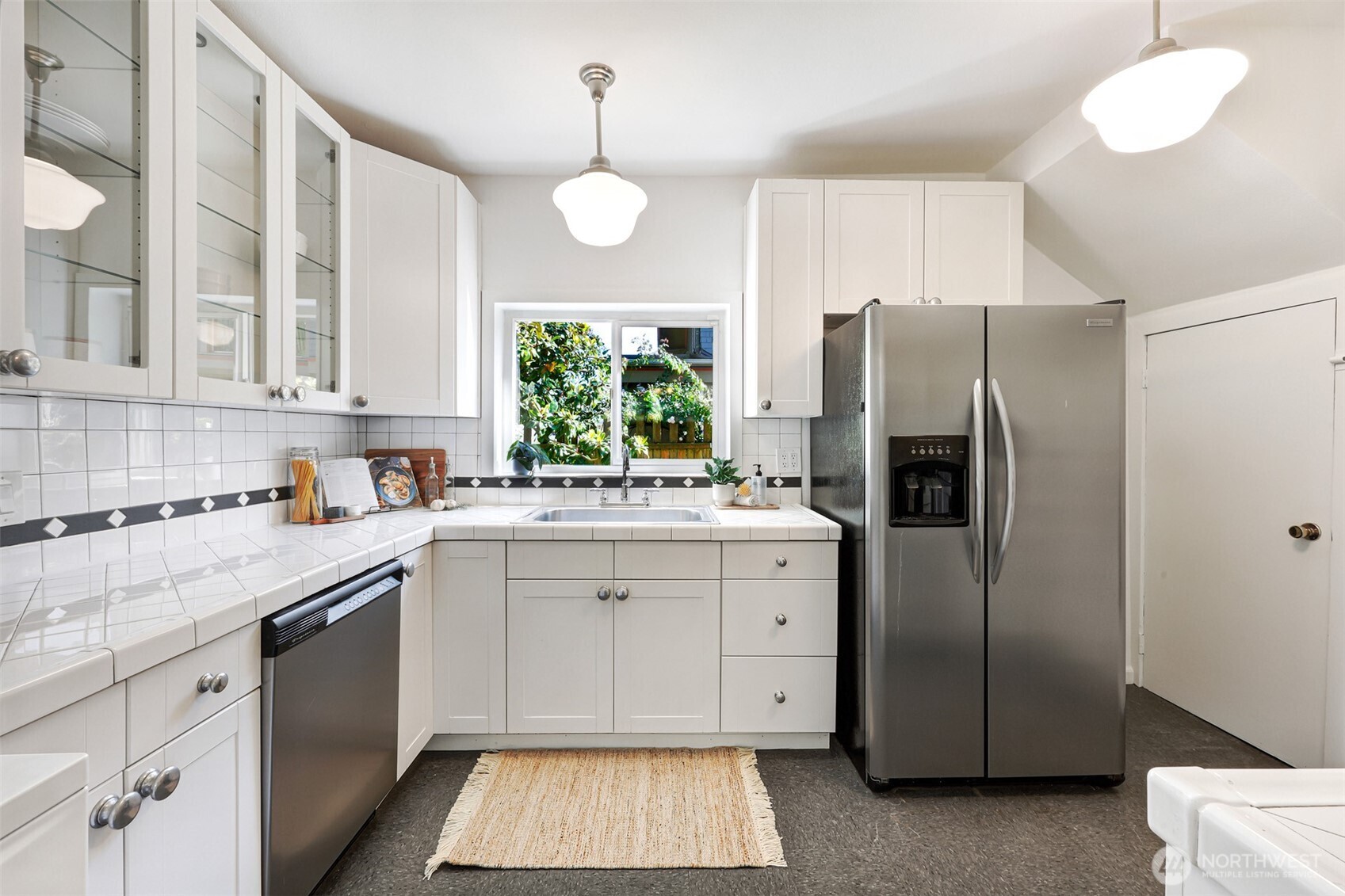 502 32nd Avenue Seattle WA 98122
