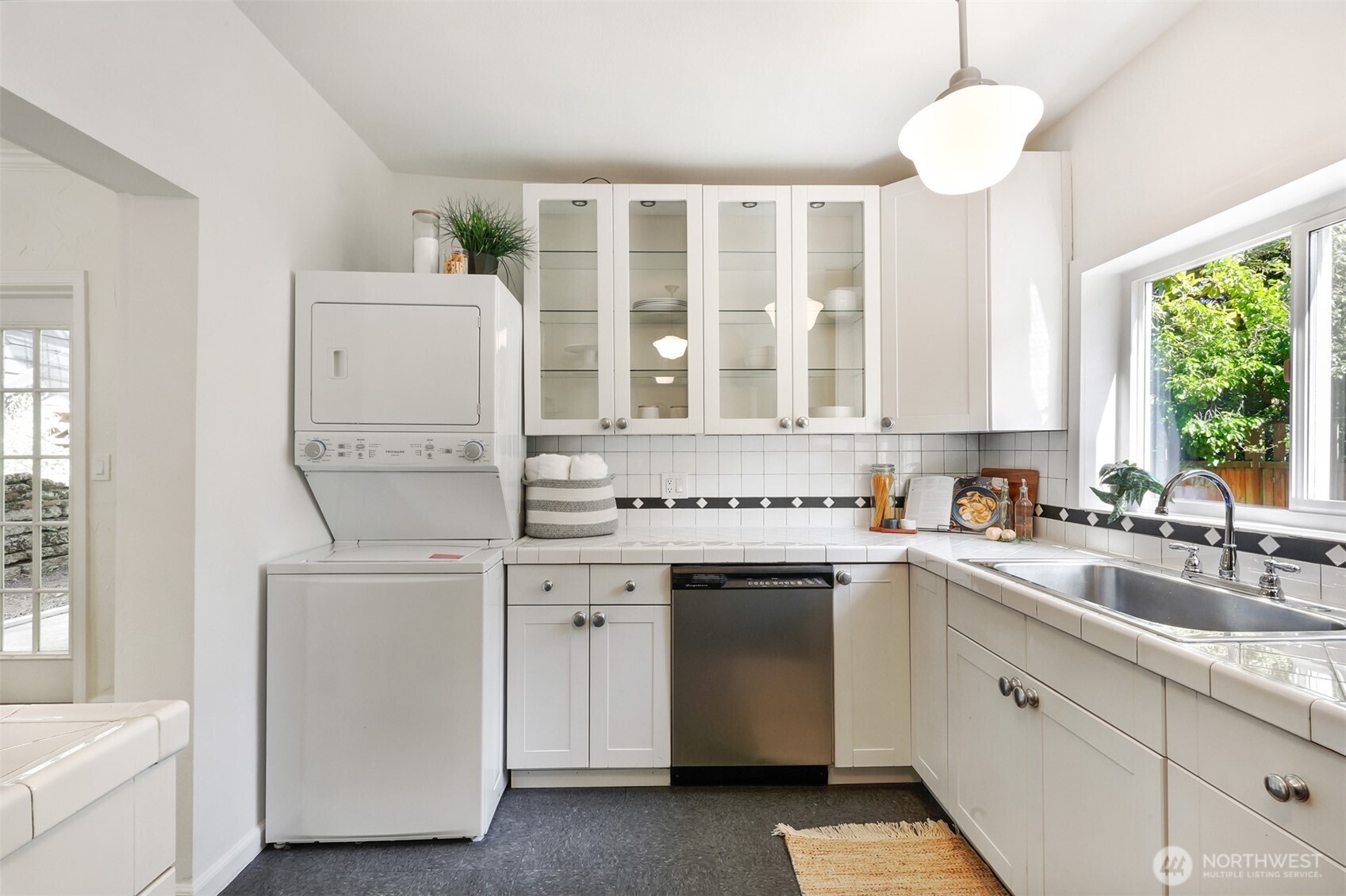 502 32nd Avenue Seattle WA 98122