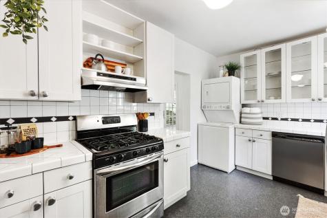 502 32nd Avenue Seattle WA 98122