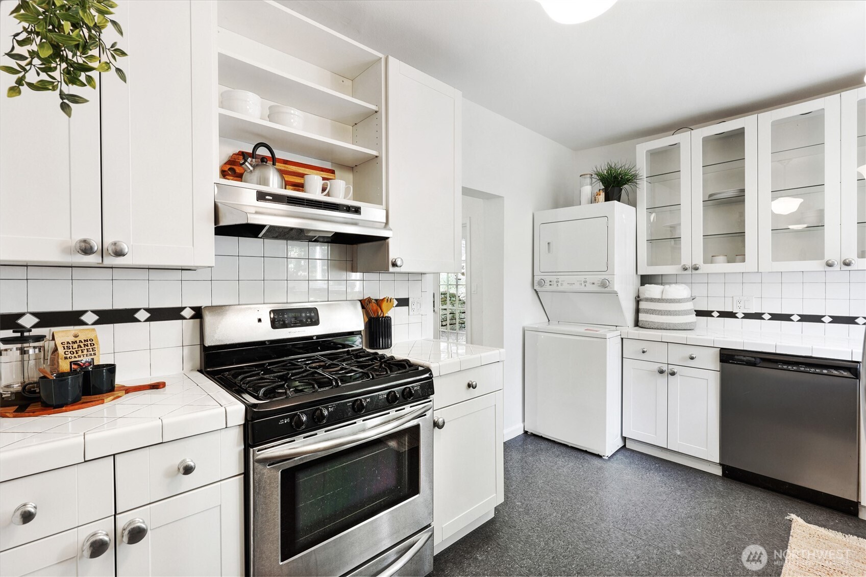 502 32nd Avenue Seattle WA 98122
