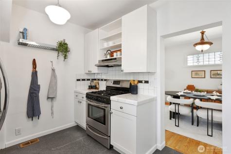 502 32nd Avenue Seattle WA 98122