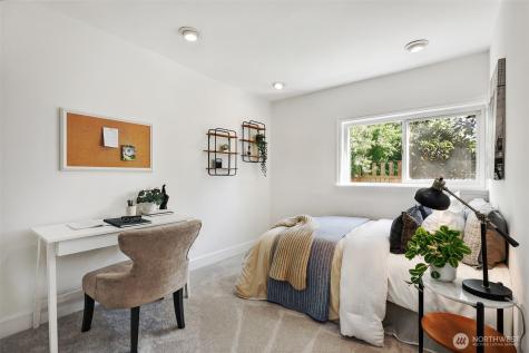 502 32nd Avenue Seattle WA 98122