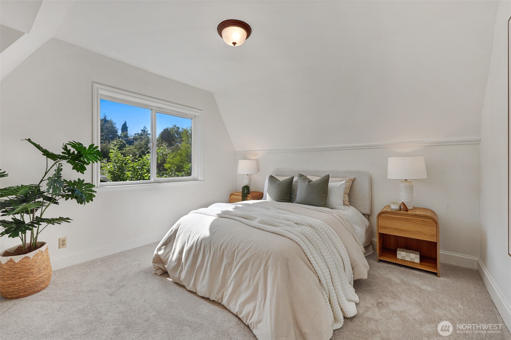 502 32nd Avenue Seattle WA 98122