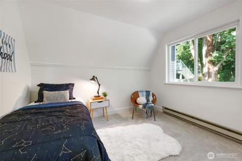502 32nd Avenue Seattle WA 98122