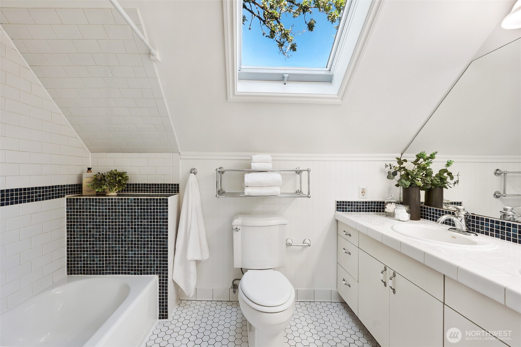 502 32nd Avenue Seattle WA 98122