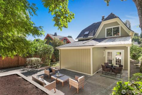 502 32nd Avenue Seattle WA 98122
