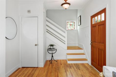 502 32nd Avenue Seattle WA 98122