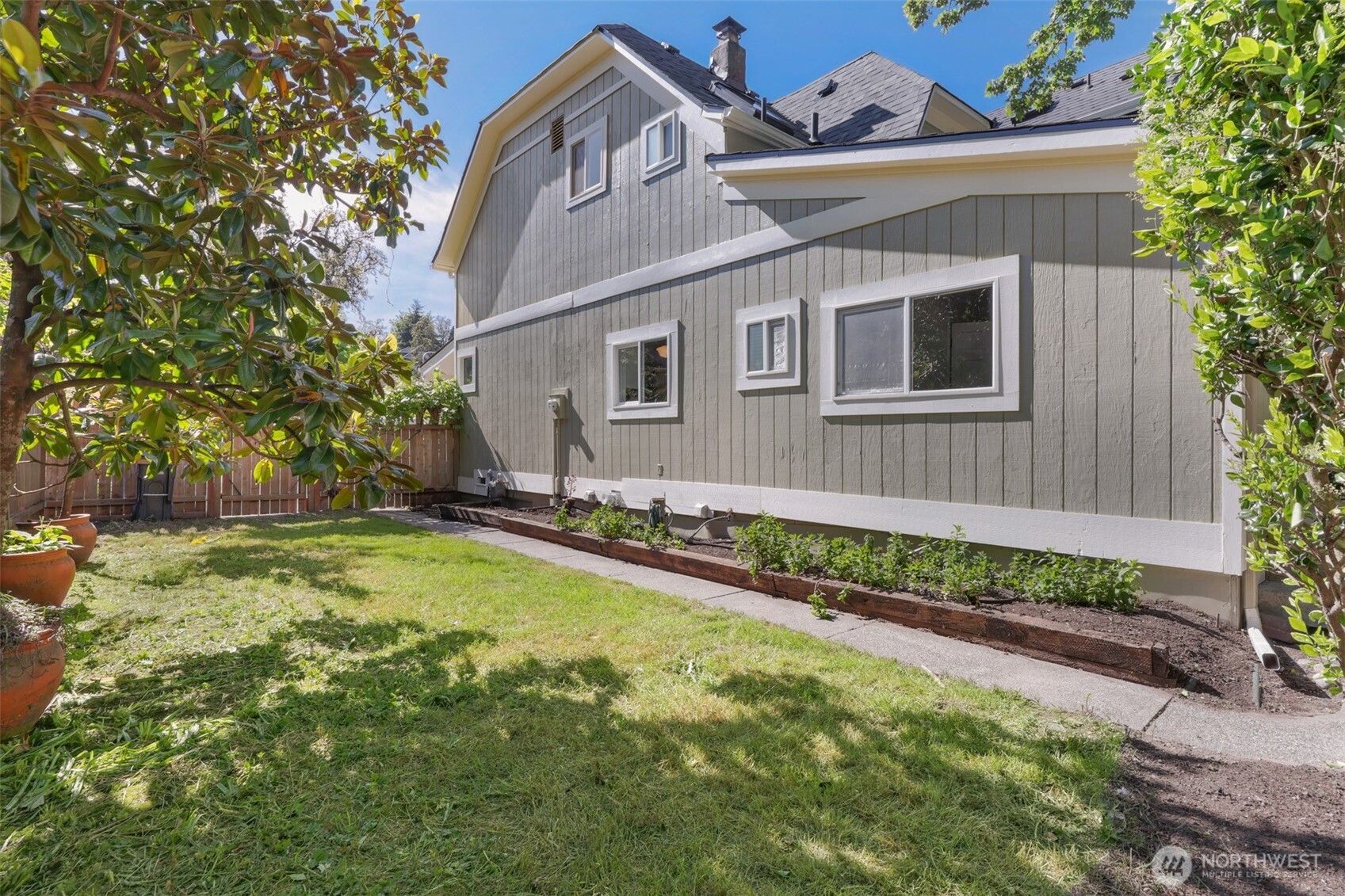 502 32nd Avenue Seattle WA 98122